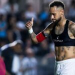 Zašto fudbaleri nose crne prsluke koji izgledaju poput ženskih sportskih grudnjaka?